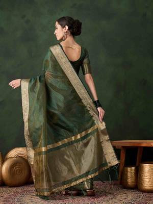 green jacquard design poly cotton saree with unstitched blouse piece 4