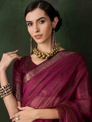magenta jacquard design poly cotton saree with unstitched blouse piece 3