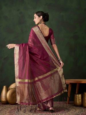 magenta jacquard design poly cotton saree with unstitched blouse piece 4