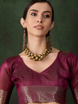 magenta jacquard design poly cotton saree with unstitched blouse piece 5