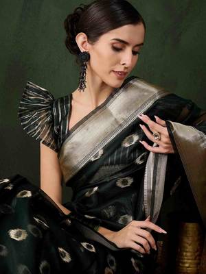 green jacquard design poly cotton saree with unstitched blouse piece 3