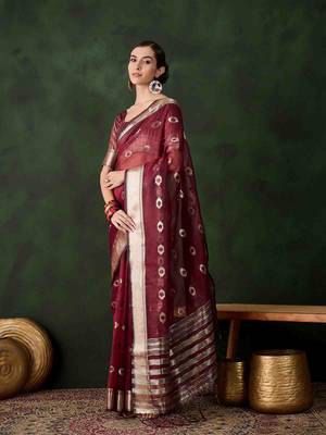 maroon jacquard design poly cotton saree with unstitched blouse piece 2
