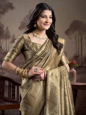 Green lichi silk blend wevon rich pallu heavy partywear saree 3