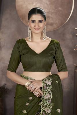 Green gold crunchy ethnic partywear glamorous saree 4