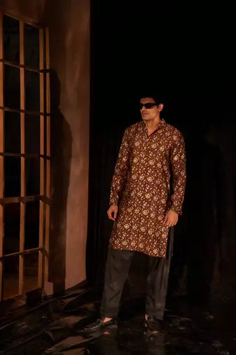 Rich looks brown men's kurta payjama with printed