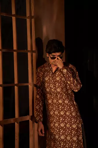 Rich looks brown men's kurta payjama with printed