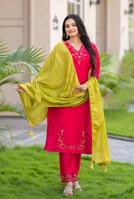 Women Ethnic Motifs Embroidered Regular Thread Work Kurti with Trousers & With Dupatta 3