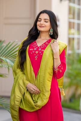 Women Ethnic Motifs Embroidered Regular Thread Work Kurti with Trousers & With Dupatta 4