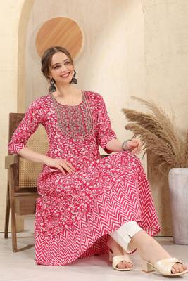 Pink printed long kurti with sequins  3