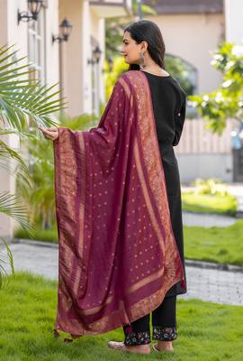 Women Embroidered Regular Thread Work Kurti with Trousers & With Dupatta 2