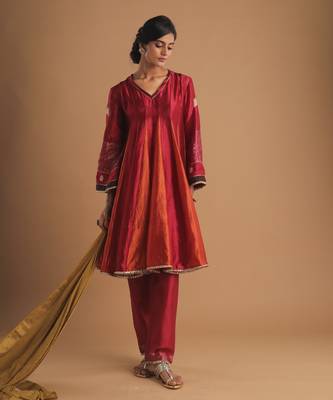 Apsara gulal kurta set 1