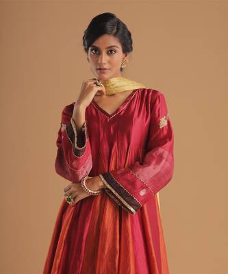 Apsara gulal kurta set 2