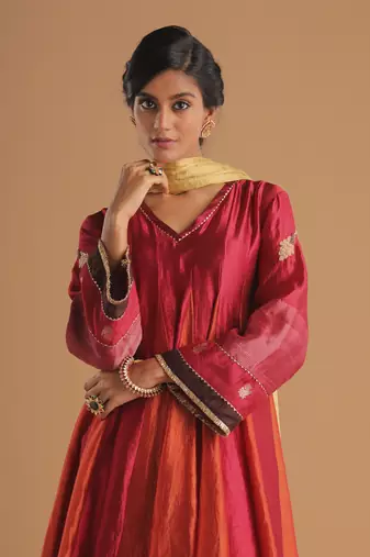 Apsara gulal kurta set