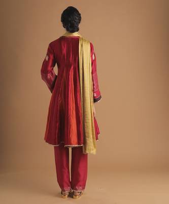 Apsara gulal kurta set 3