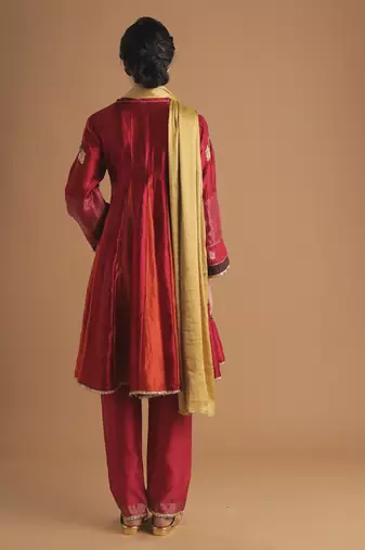 Apsara gulal kurta set