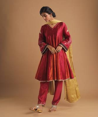 Apsara gulal kurta set 4
