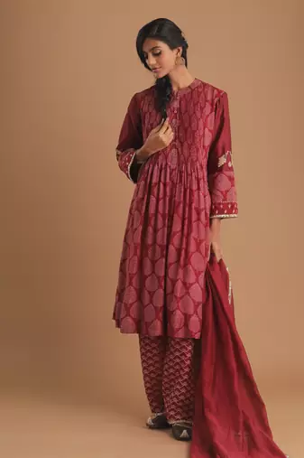 Serene gulal kurta set