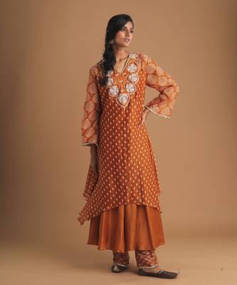 Angelic gerua kurta set 1