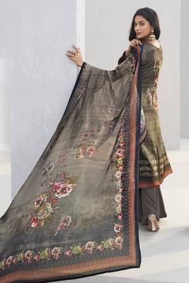 Grey crepe fabric ceremonial salwar suit 3