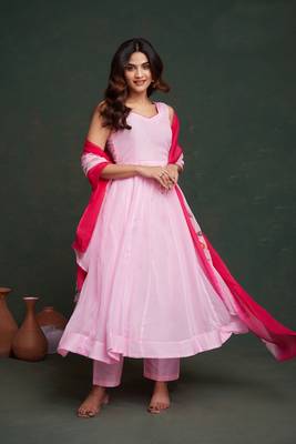 Pink viscosee organza fabric salwar kameez with sophisticated hand printed 5