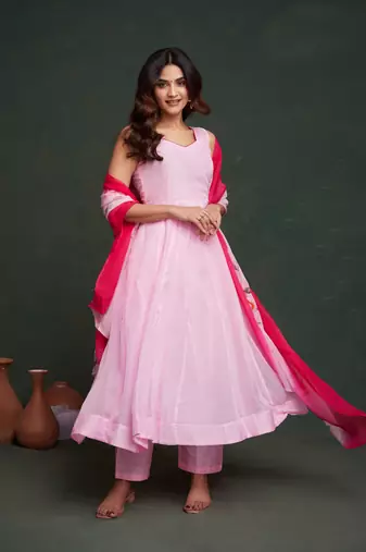 Pink viscosee organza fabric salwar kameez with sophisticated hand printed