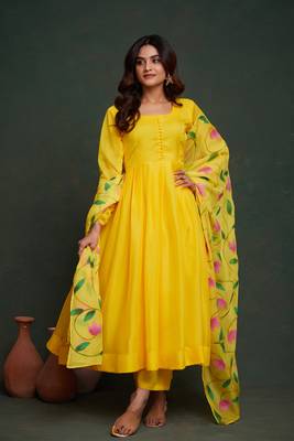 Yellow viscosee organza fabric salwar kameez with sophisticated hand printed 1