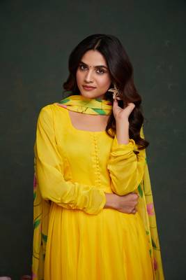 Yellow viscosee organza fabric salwar kameez with sophisticated hand printed 4