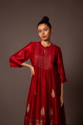 Red benerasi border kurta set 2