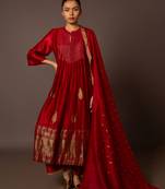 Red benerasi border kurta set