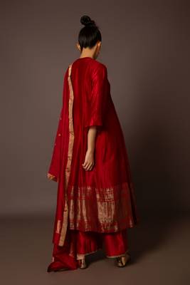 Red benerasi border kurta set 4