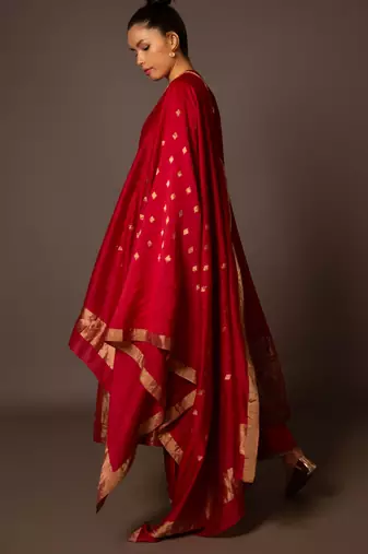 Red benerasi border kurta set