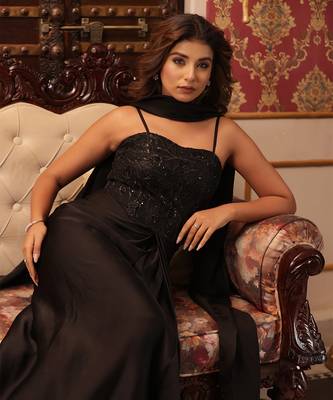 Black soirée grown - neha garg 2