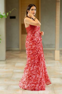 Coral red chiffon floral print saree with unstitched blouse piece 3