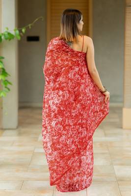 Coral red chiffon floral print saree with unstitched blouse piece 4