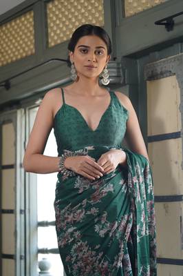 Mehandi chiffon floral print saree with unstitched blouse piece 5