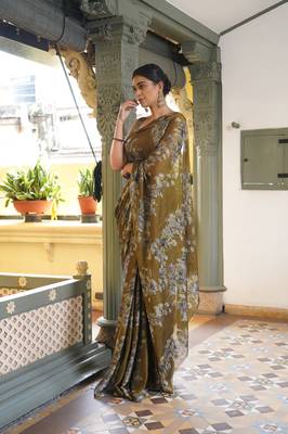 Mehandi chiffon floral print saree with unstitched blouse piece 3