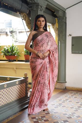 Peach pink chiffon floral print saree with unstitched blouse piece