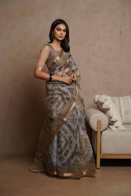 Grey kota doria polyester shibori print golden zari border saree 2