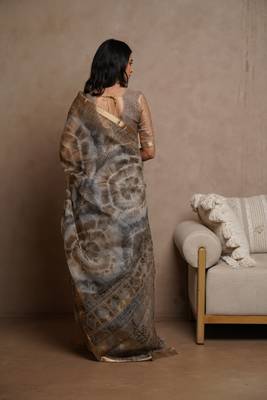 Grey kota doria polyester shibori print golden zari border saree 3