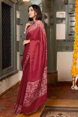 Crimson red chiffon solid abstract print saree with unstitched blouse piece 4