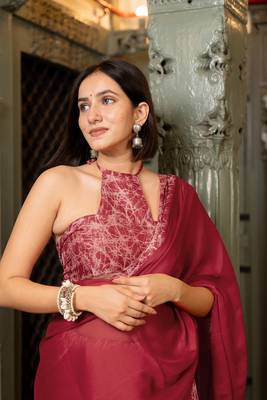 Crimson red chiffon solid abstract print saree with unstitched blouse piece 6