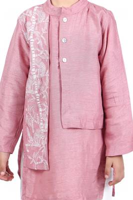 Onion pink thread work embroidery paneled kurta with off white pyjama 3