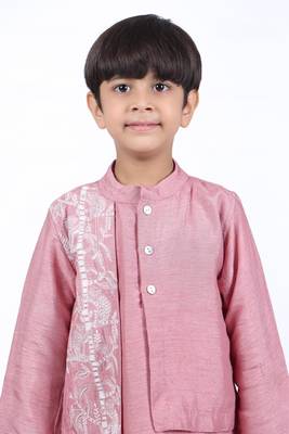 Onion pink thread work embroidery paneled kurta with off white pyjama 4