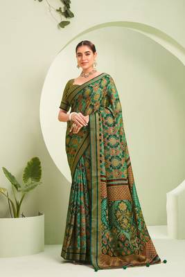 Green woven borser saree girlie looks 1