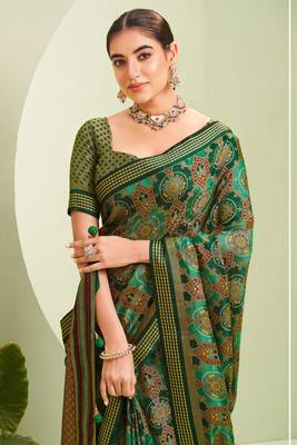 Green woven borser saree girlie looks 2