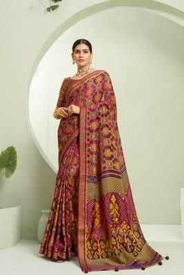 Burgundy woven borser saree girlie looks 1