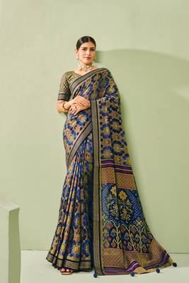 Blue woven borser saree girlie looks 1