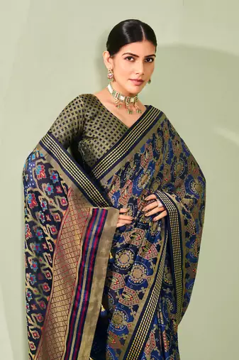 Blue woven borser saree girlie looks