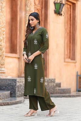 Floral Printed Straight Kurta with Palazzo 4