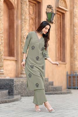 Floral Printed Straight Kurta with Palazzo 3